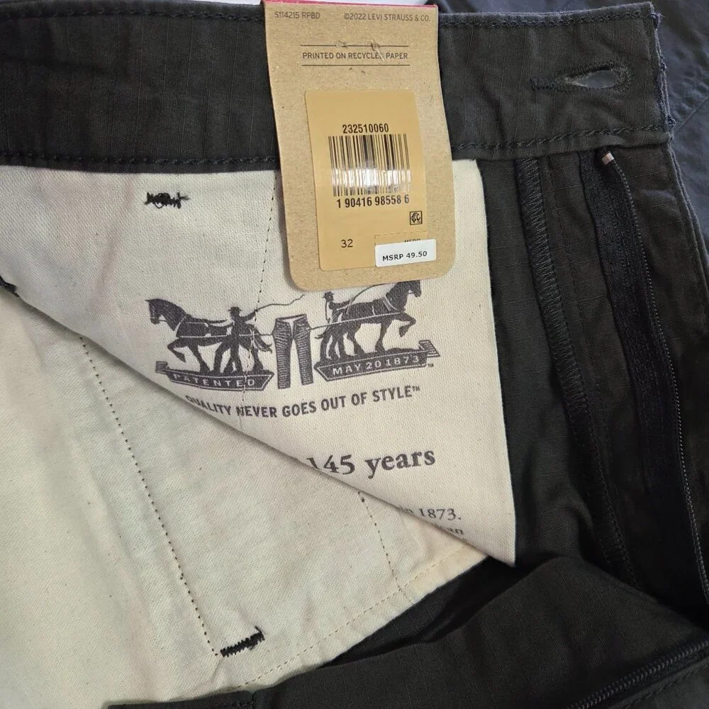 Levi’s Carrier Cargo 100% Cotton Shorts, Men’s Size 32, Dark Olive/Charcoal